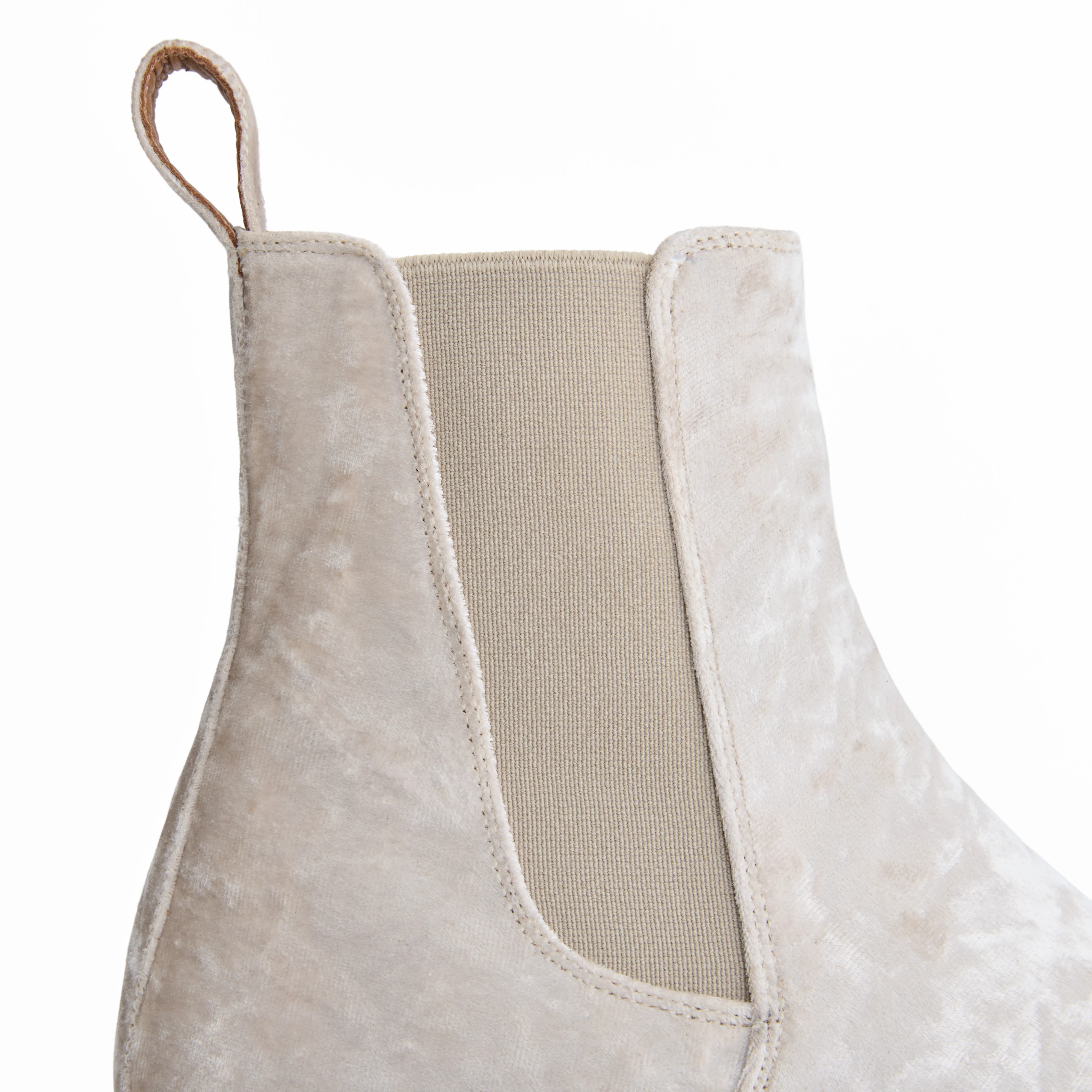 THE IVORY VELVET - Image 4