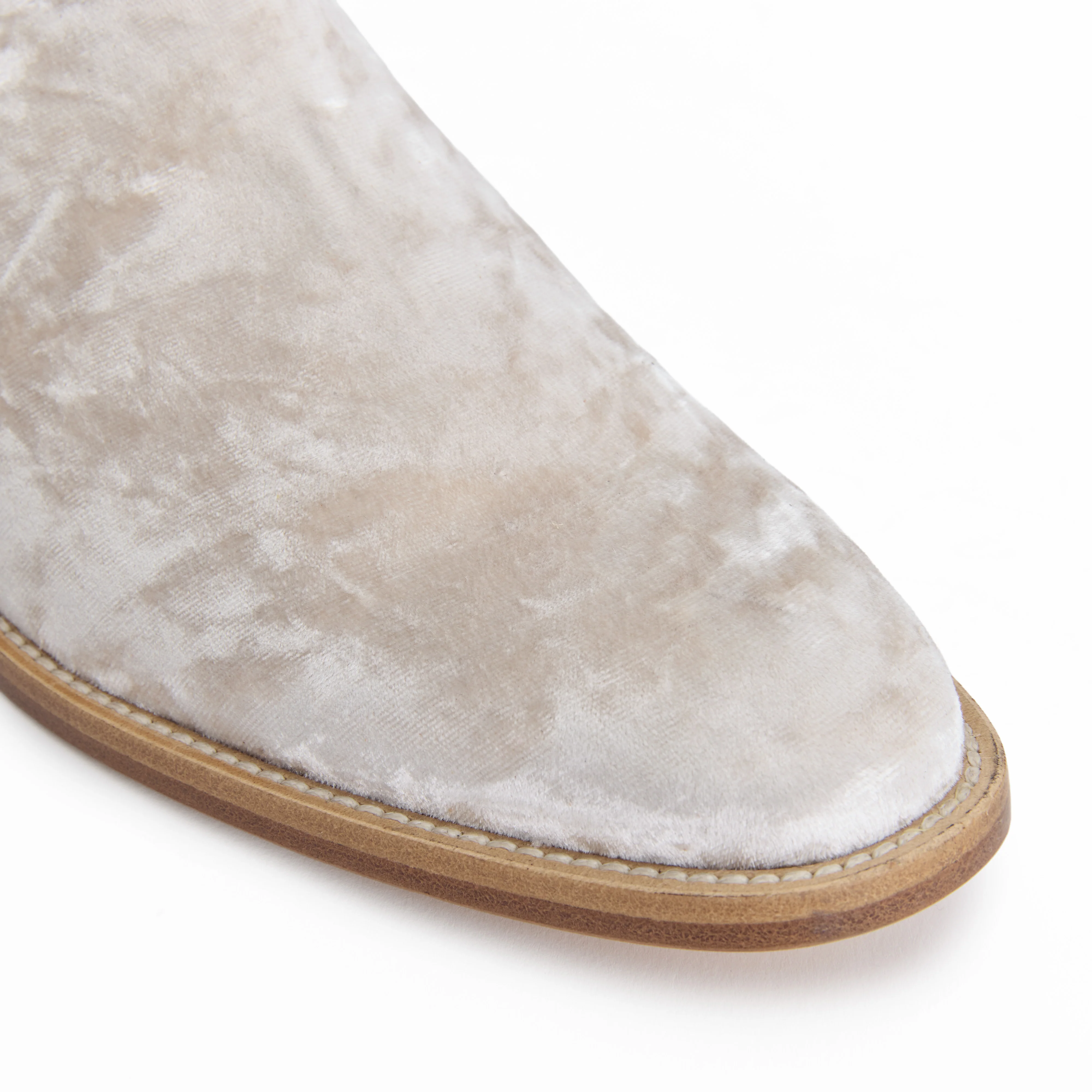 THE IVORY VELVET - Image 6